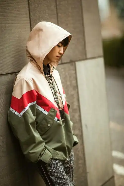 tfboys王俊凯全新街拍大片曝光 完美演绎"少年成长时"