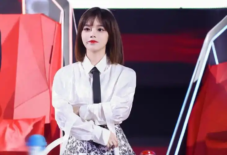 原创黄霄云一键留人坑惨了汪峰李克勤那英李荣浩成最大受益者