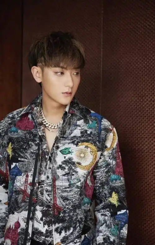 原创时尚教主黄子韬潮流的高街穿搭风格一般人真的hold不住