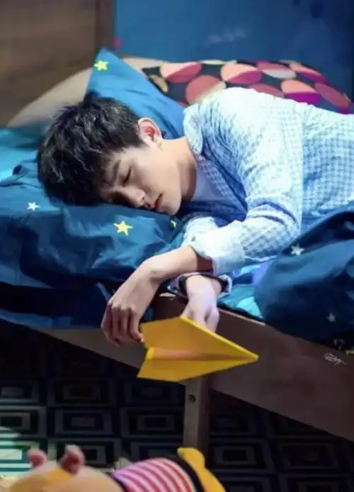 顶流男明星睡觉照集合,王俊凯肯定不是摆拍