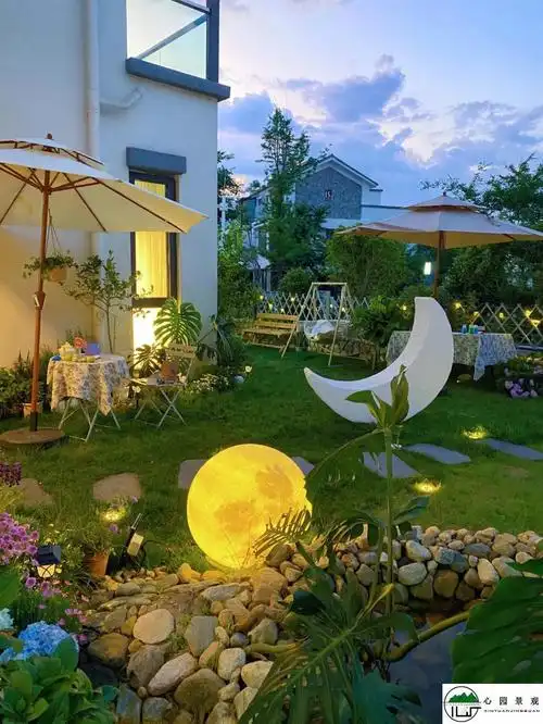 买了一套带院子的别墅,终于实现了拥有一个小花园的梦想.太美了.(图1)