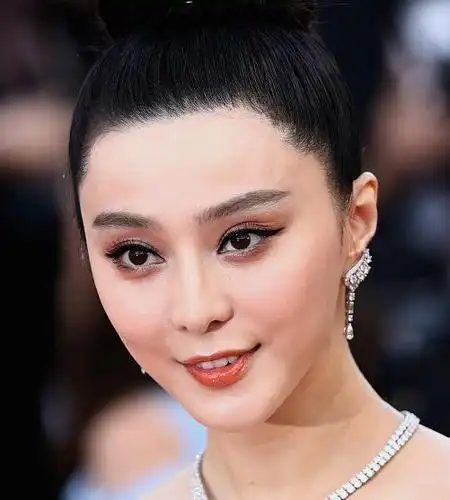 范冰冰被问戛纳电影节扎大光明丸子头被批丑, 她霸气回应!