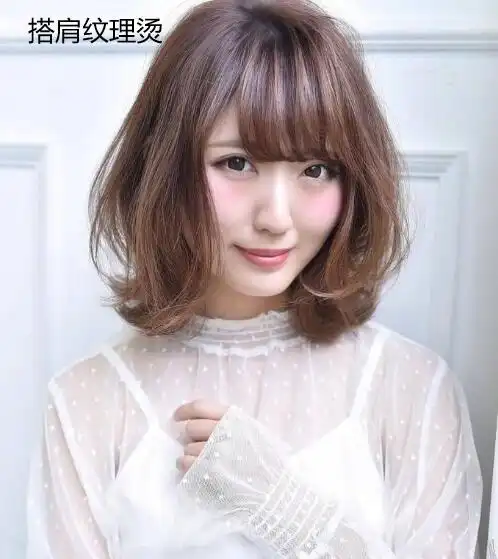 大圆脸的胖女人发型