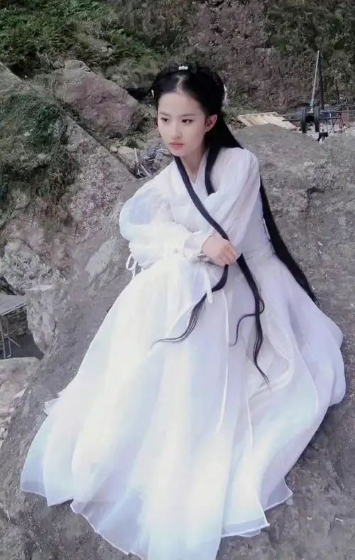 刘亦菲《神雕侠侣》小龙女的骑马剧照,那时候的神仙姐姐好嫩!