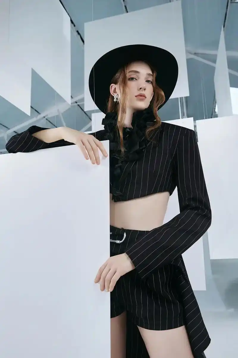 外模高级时尚服装拍摄分享