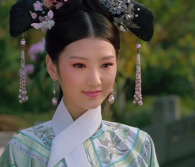 图毛晓彤甄嬛传剧照欣赏剧中造型温婉清新惊鸿一瞥