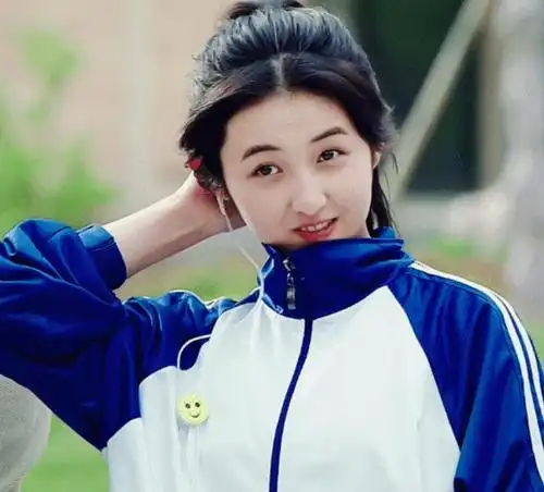 张子枫"毕业照"曝光,明明化了妆,却被不少男生看成素颜