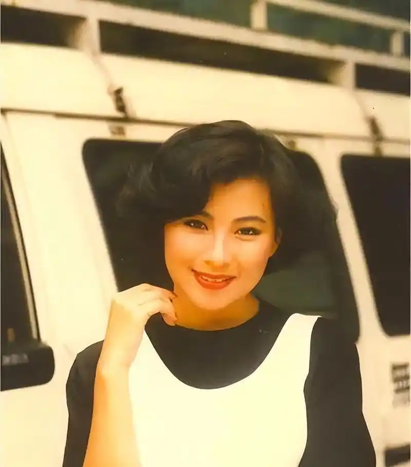 她的美仅次于李嘉欣!一嫁音乐才子,二嫁豪门,60岁活成人生赢家