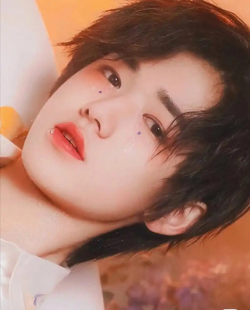 宋亚轩绝美图片(礼貌拿图)