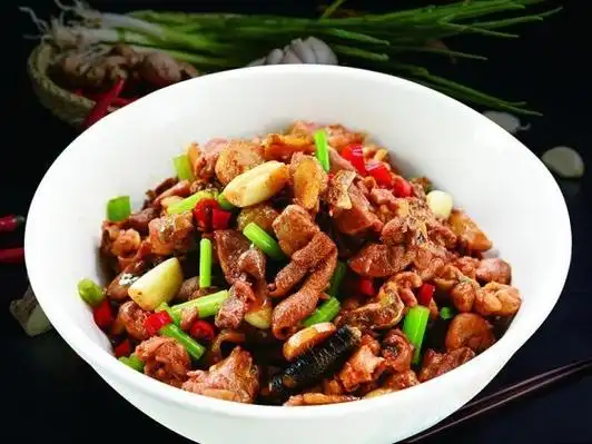 小炒牛蛙梅菜扣肉小炒仔排了解更多 →湘菜头牌代表作菜品中心企业