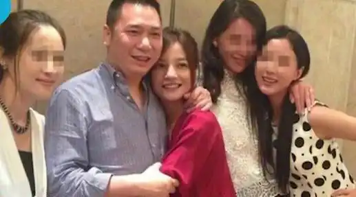 赵薇老公被控欠债2亿或遭清算财产,本尊仓促上交抗辩书反击