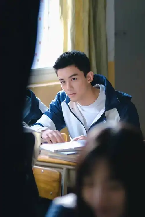 盛夏未来# #吴磊# 放弃规则,放纵去爱,吴磊是不是早就暗示过了