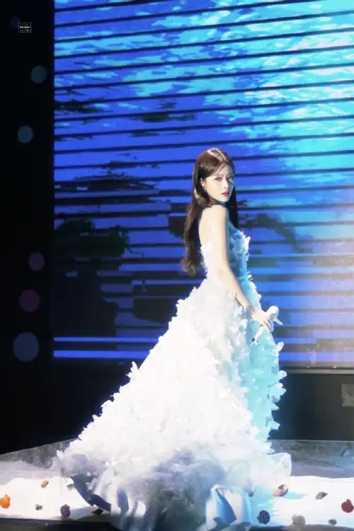 陈卓璇一万元舞台