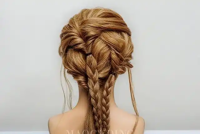 韩式麻花辫怎么扎(好看的麻花辫发型扎法教程)