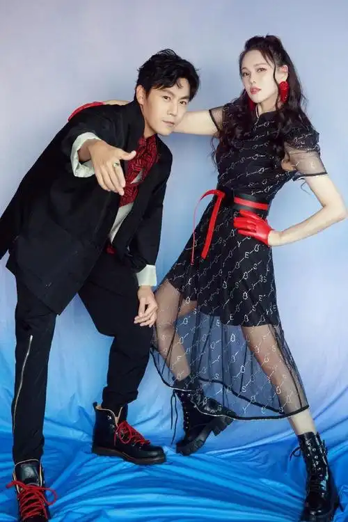 伊能静与秦昊合拍大片太带感复古的造型帅气时尚真心养眼