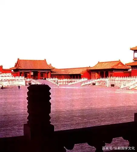 中国宫殿建筑,故宫建筑文化,太和殿前西庑房及规格高的弘毅阁