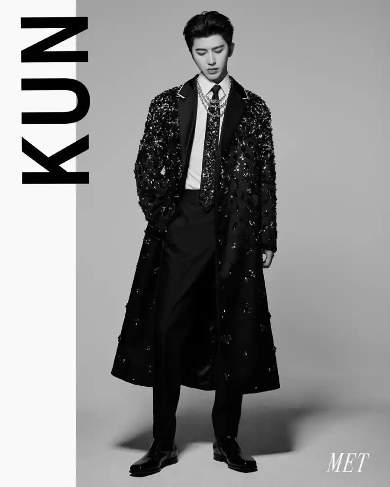 vogue官方把蔡徐坤认成王嘉尔#这二位长相身高完全不一样,都能写错