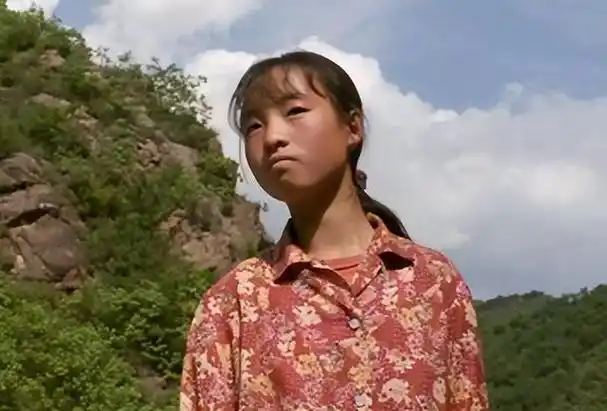 回顾13岁喂猪少女却被张艺谋无情劝退今39岁活成这副模样