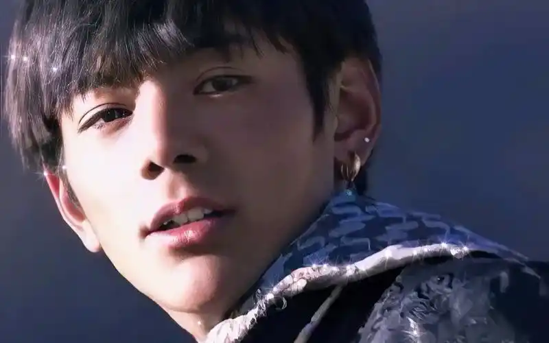 发型达人丁真最全合集,理塘村口tony老师手艺可还行?