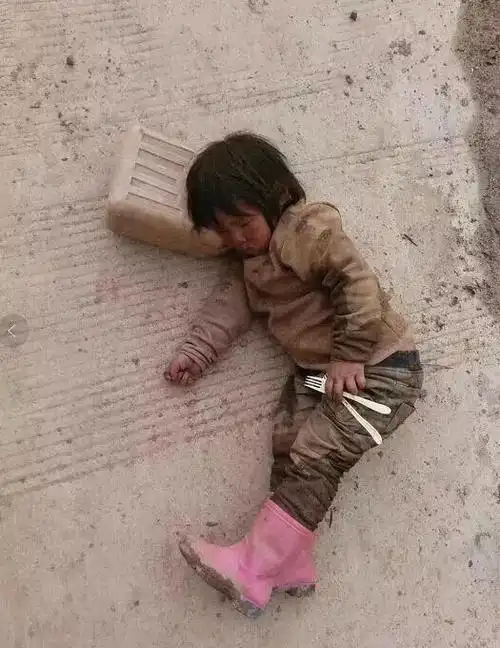 看哭了懂事的孩子总是让人心疼