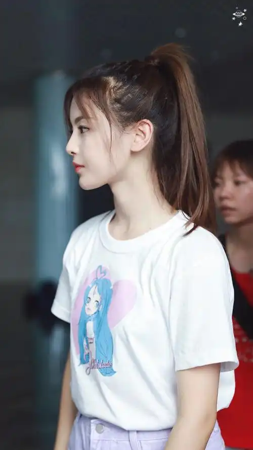 新浪娱乐讯 7月31日,火箭少女101成员杨超越的粉丝为偶像庆生,准备了