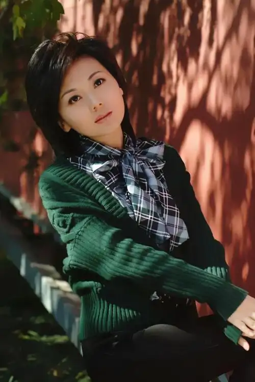 央视美女柴璐记得么?曾是省高考双冠王 42岁仍单身搭配也低调