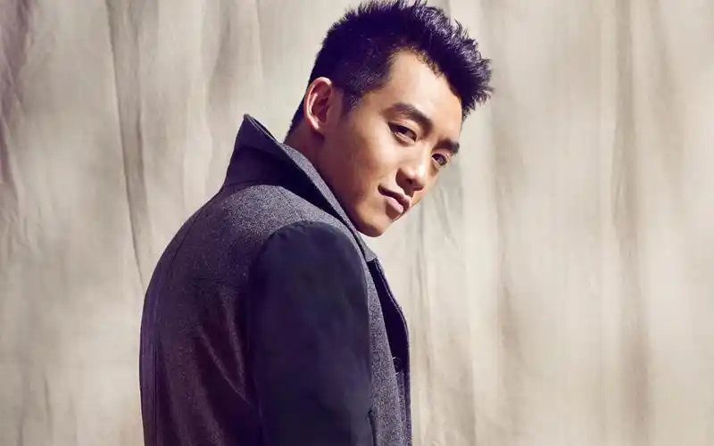 型男帅哥郑凯桌面壁纸