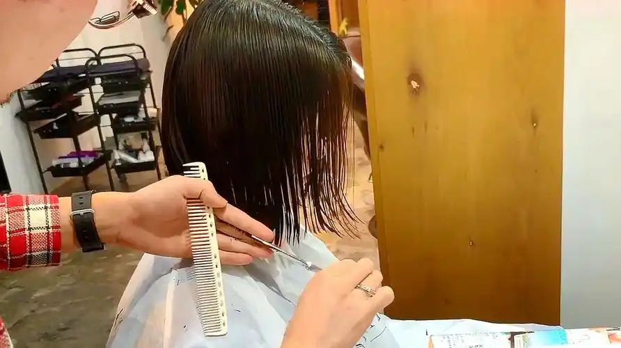 女生黑色头发想剪短可以这样剪,bob短发素雅式减龄,不过时