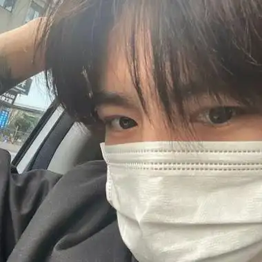 戴口罩帅哥头像