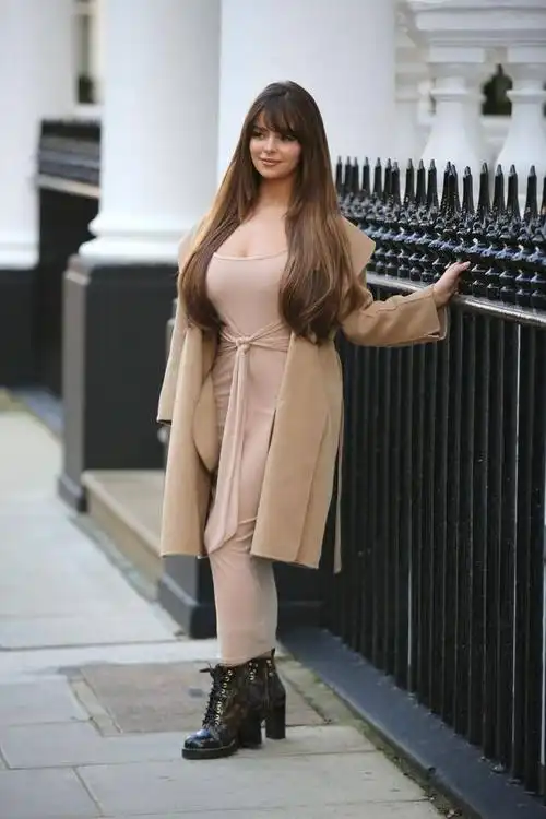 有人称她为英国的"宅男女神".