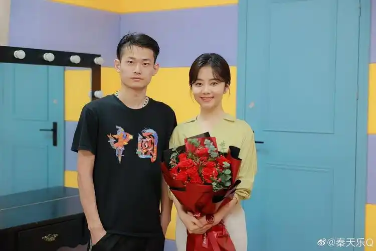 林更新谭松韵请叫我总监杀青