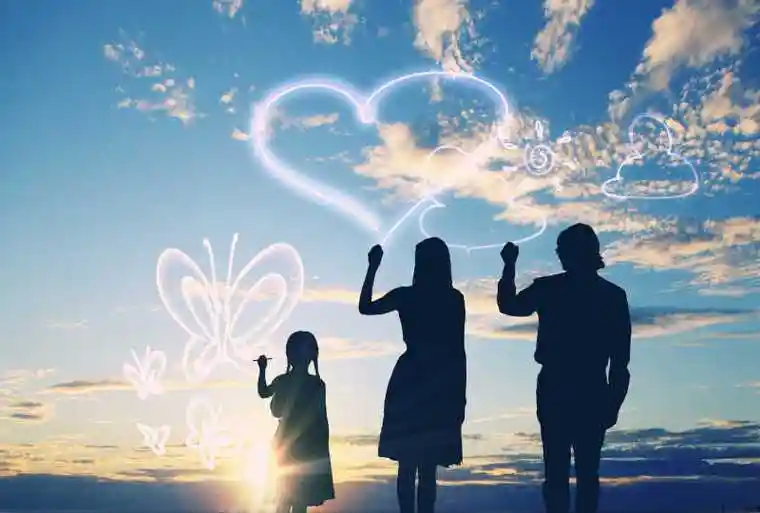 幸福的一家三口剪影