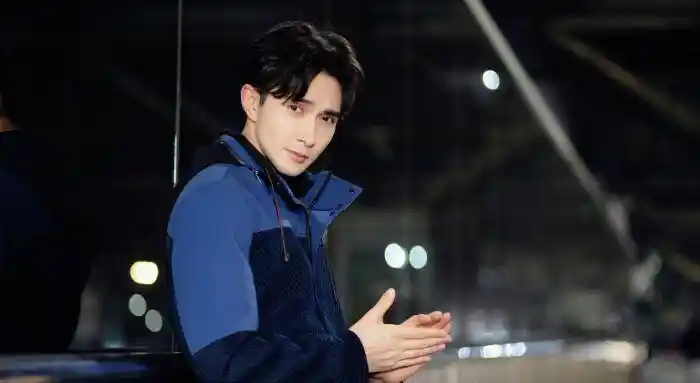 高伟光与神秘美女低调聚餐,为避嫌特意坐后座引猜测_阿姨_白色_视线