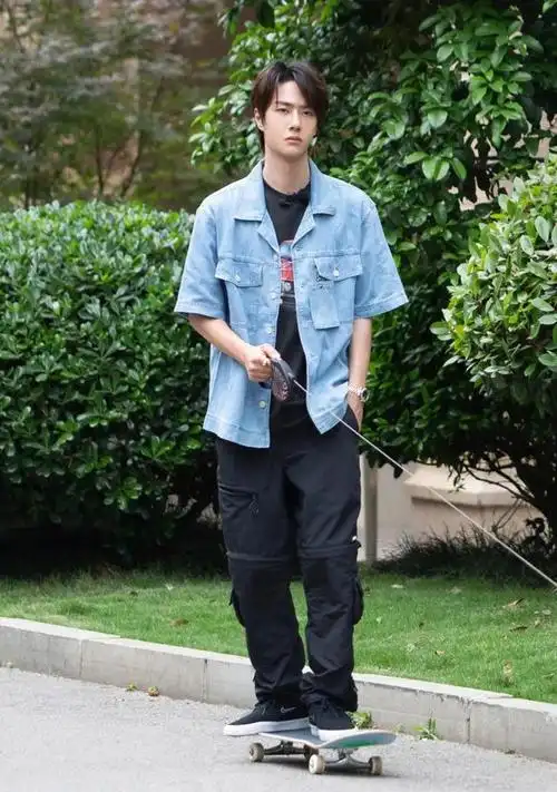 王一博衬衫造型,潮流范十足,这5种搭配风格值得参考!