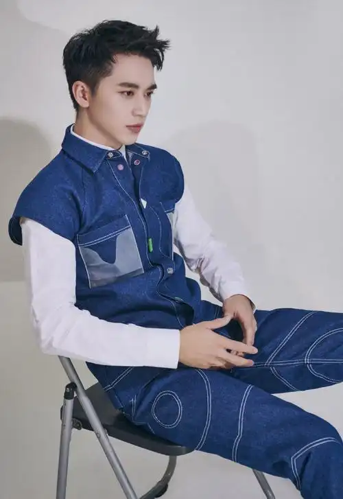 许魏洲央视网络春晚帅气图片911