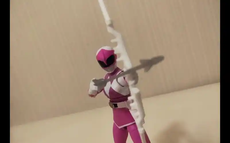 孩之宝恐龙战队粉衣战士金伯利