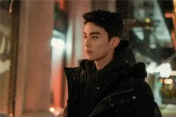 吴磊新剧《在暴雪时分》开播 原声英文台词获赞_林亦扬_殷果_因为
