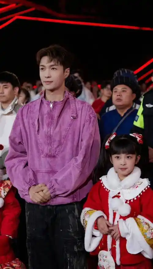 于正暗恋许凯?吴京被资本威胁?杨洋拉踩白敬亭翻身?范丞丞截胡王一博?