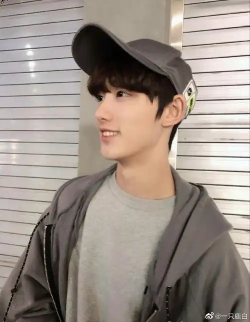 性感喉结在线索命#丁程鑫的喉结好性感,成年人越来越man了～@时代