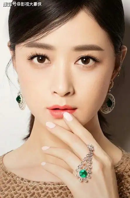 韩红说的没错,40岁"无人敢娶"的蒋欣,已经走上了另一条道路_叶祖新