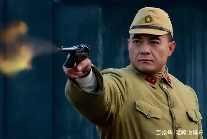 的角色,很多人一看到他的脸就会马上想到一个一脸严肃穿着军装的男人