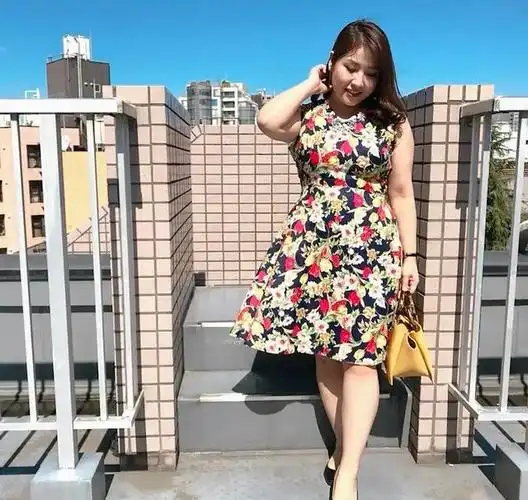 微胖女孩穿衣搭配,微胖的女生穿衣搭配(多尝试这5种搭配)