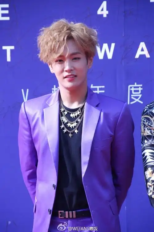 第四届音悦v榜年度盛典#中韩人气组合#uniq#今天身穿紫色应援色的衣服