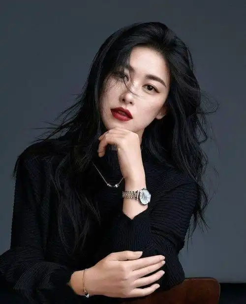 中国第一美人朱珠,演技颜值双在线,时尚穿搭教你如何减龄显瘦!