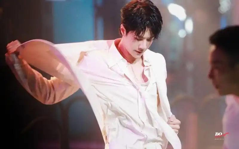 【王一博】【4k纯享】舞台《散落的华服》/ 天猫双11开幕直播盛典合集