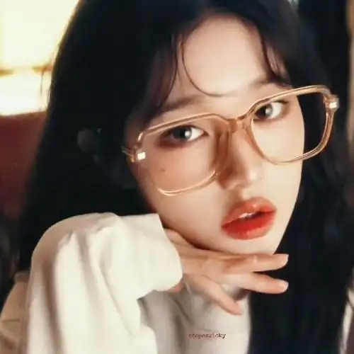 张元英金丝眼镜