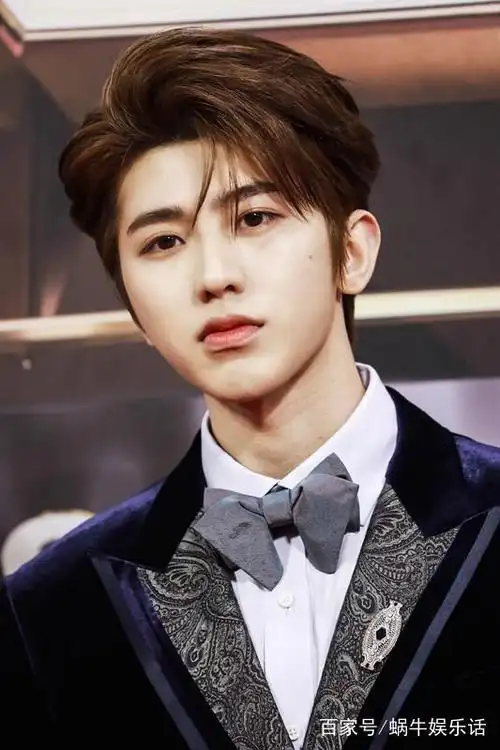 蔡徐坤快速回应潘长江获好评,粉丝致歉:不认识新人很正常