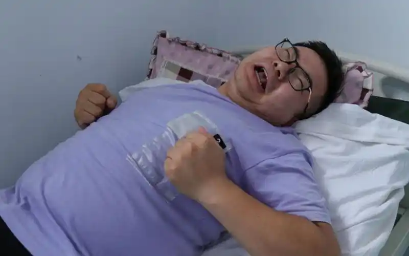 男人体验怀孕生孩子,整个过程爆笑不停,真是天下之大无奇不有_哔哩