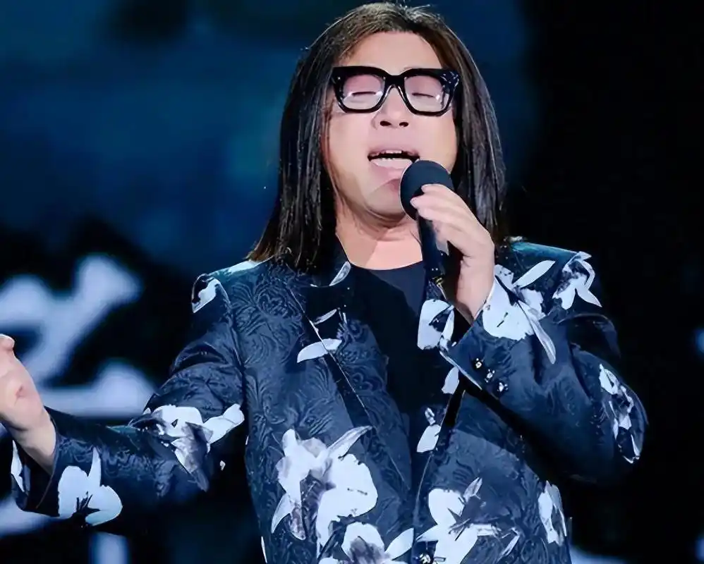 歌手郭峰:22岁年少成名,将一生都献给音乐,61岁仍未婚无子女