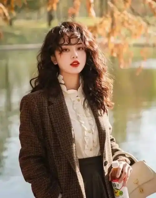 各种复古小卷毛,和秋天整个搭住了_卷发_发型_气垫